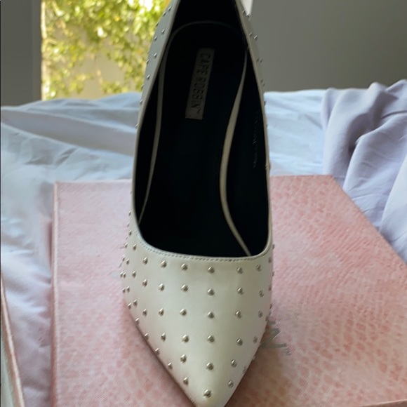 White heels - Picture 3 of 4